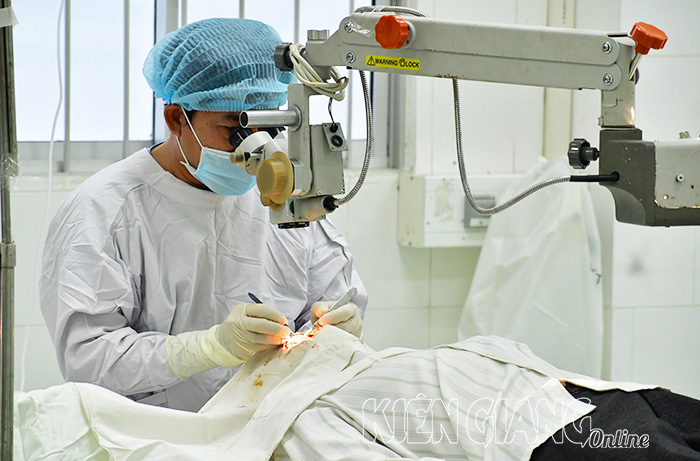 >Phẫu thuật mắt miễn phí cho 360 bệnh nhân nghèo
